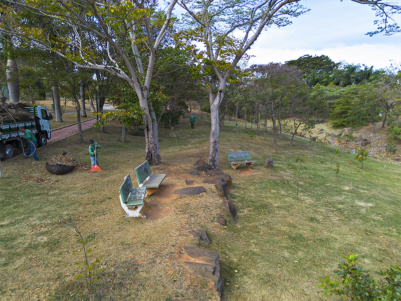 Parque dos Jacarandás recebe manutenção do DAE