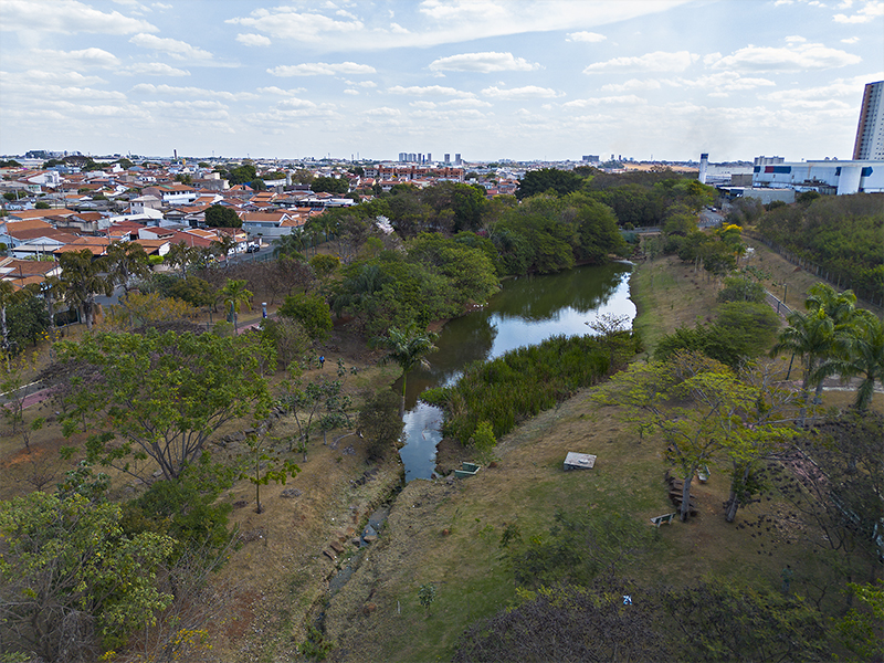 Parque dos Jacarandás recebe manutenção do DAE