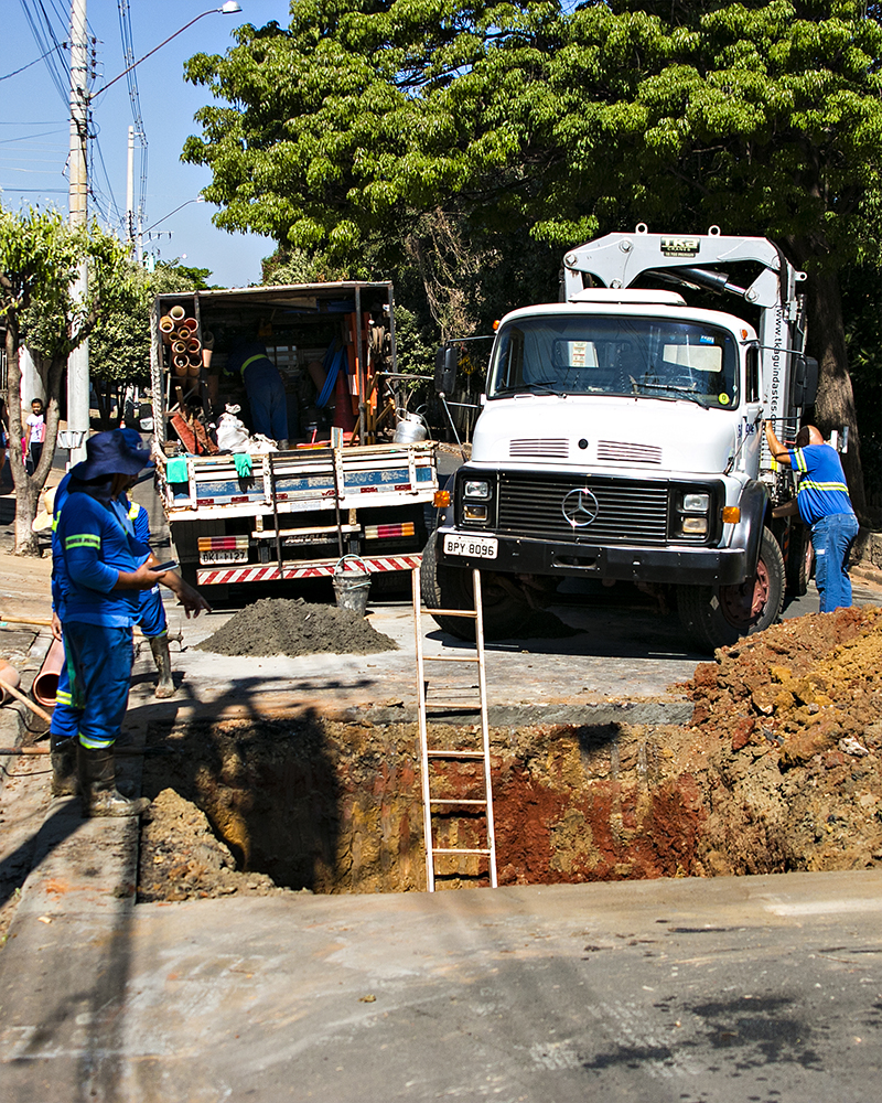 DAE realiza reparo em rede de esgoto no Parque Residencial Frezzarin