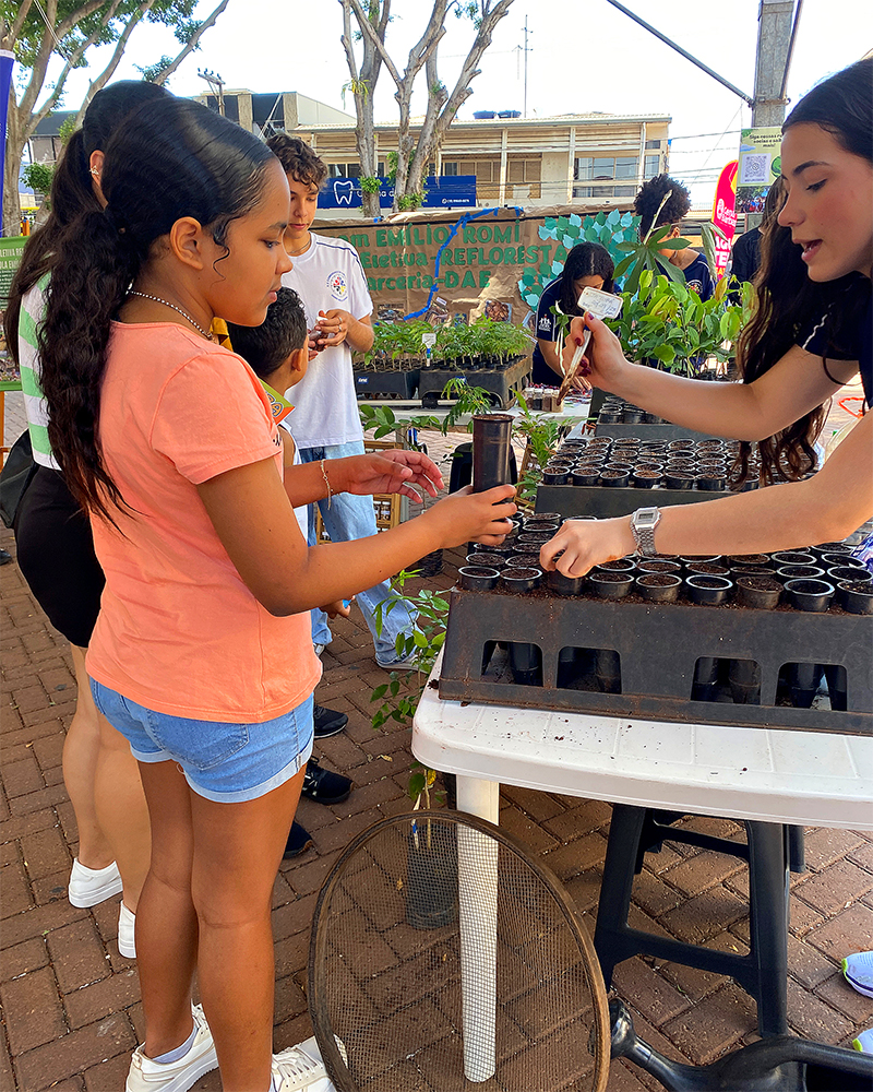 Ação do DAE na Praça Central celebra 40 anos da Autarquia e aproxima comunidade