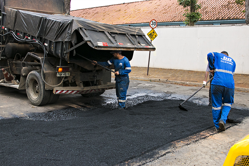 DAE intensifica serviços de tapa-buraco em Santa Bárbara