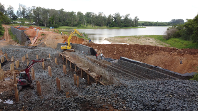 Construção da nova represa avança com obras no novo vertedouro