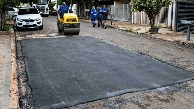DAE intensifica serviços de recuperação asfáltica em Santa Bárbara