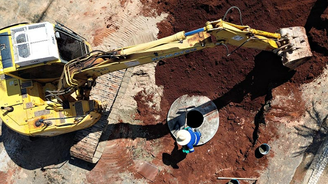 DAE realiza reforma em poço de visita no Parque Eldorado