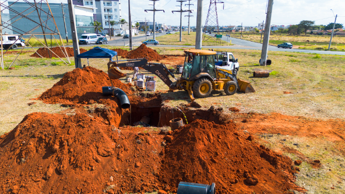DAE de Santa Bárbara realiza interligações na nova adutora da Zona Leste